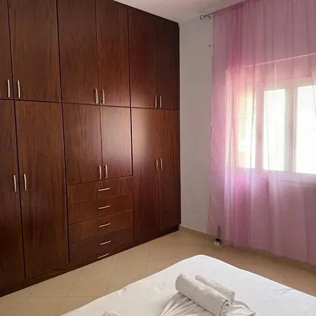 L.t. 5th Street Apartment Sarande